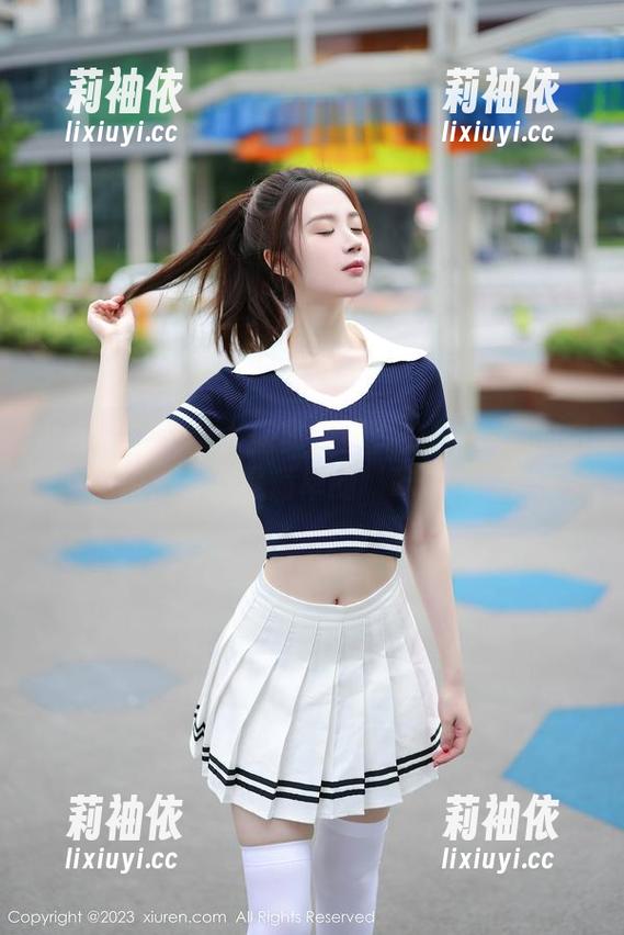 秀人网-星小兔Meetu 秀人网 - 图集大揭秘:星小兔Meetu的自拍,不只是简单的‘咔嚓’!