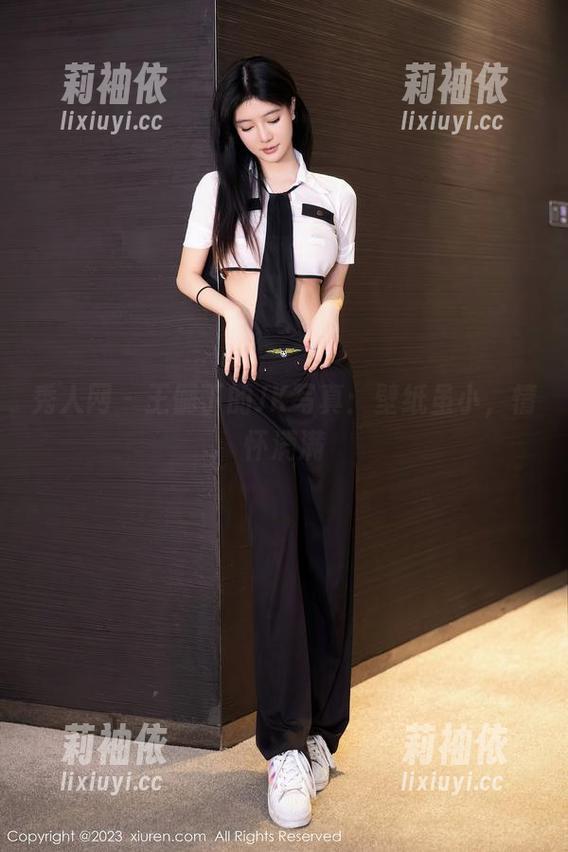 秀人网-王俪丁 秀人网 - 王俪丁的JK写真:壁纸虽小,情怀满满