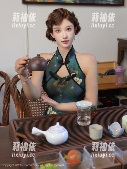 秀人网 - 夏天图包更新！你绝对无法想象田小燕Vicky能把夏天玩得这么‘high’！