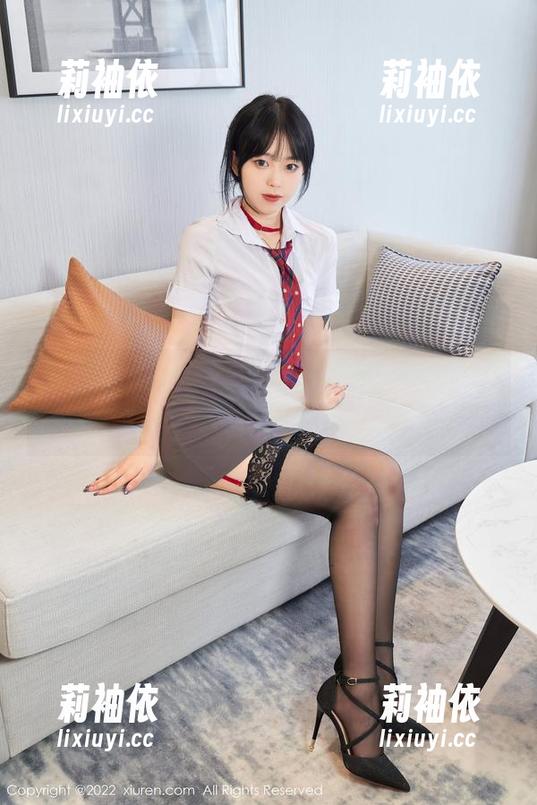 秀人网 - 荡漾Crystal出奇迹：美脚图集，私房瞬间直戳心底！