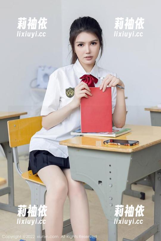 秀人网 - 全集揭秘：萌琪琪Irene在旗袍中的冥想与玩耍