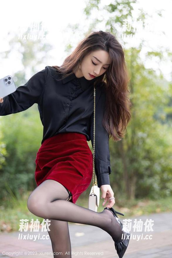 秀人网 - 分享萌白酱最新户外照，真是个“放飞自我”的仙女
