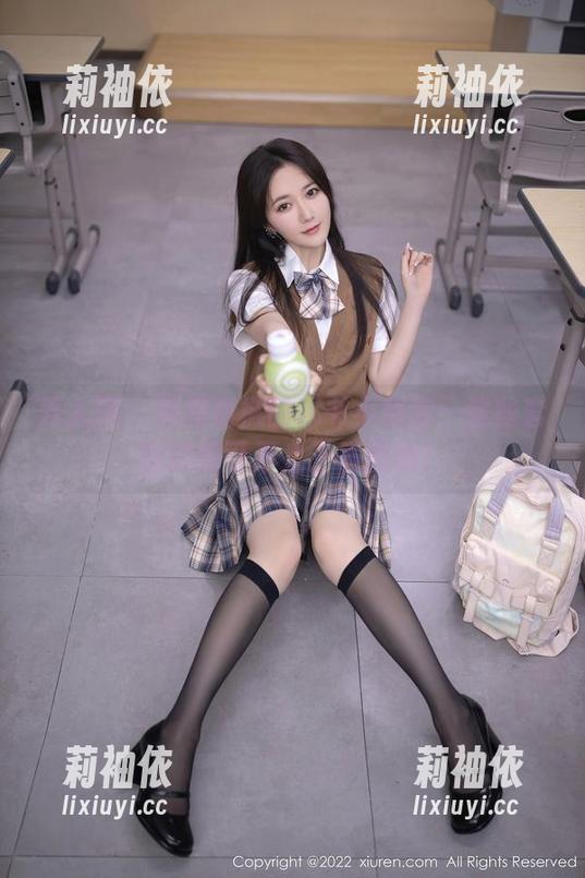 秀人网 - 赤间菀枫的秘书小秘密：这些套图资源可不止于表面哦！