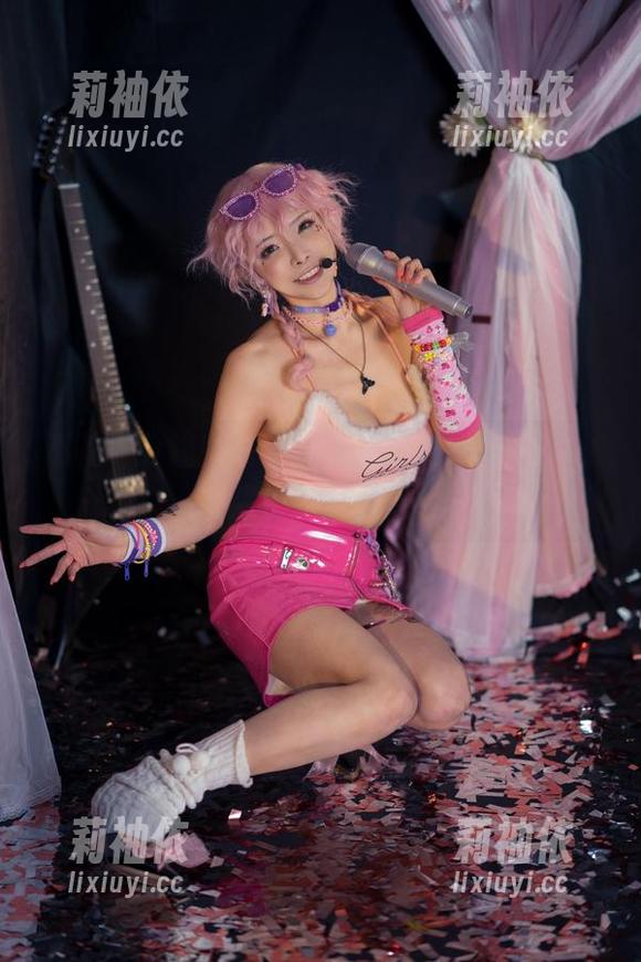 不花一分钱！来看看秋和柯基的写真，水手服也能这么逗！