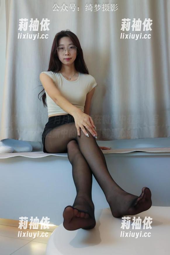 绮梦摄影-月月 绮梦摄影 - 月月的红裙在微风中轻舞,写真集更新中的每一刻都是心动!