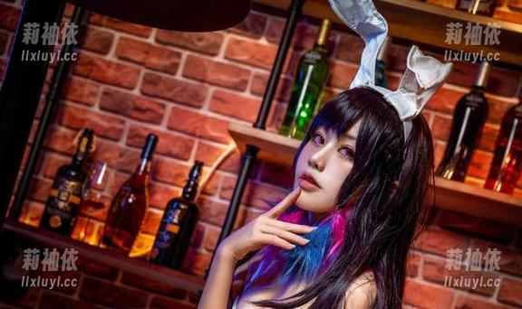 芊川一笑MNK的私拍图集：一拳超人里的弩S，ＦＸ界的隐秘诱惑！