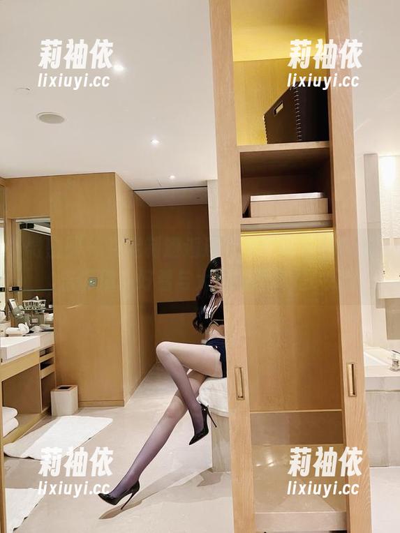 微密圈 - 当定制邂逅连衣裙，葛征的图集告诉你：好看与大胆的距离是0！