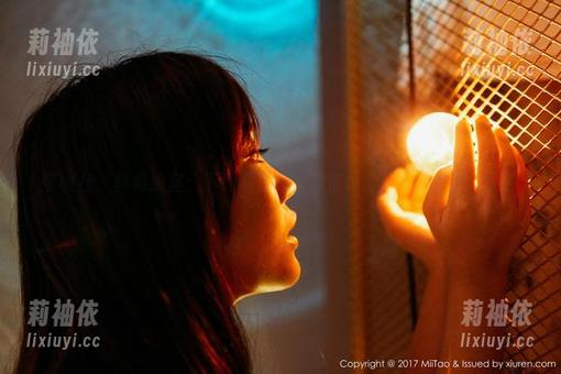 蜜桃社-真希 蜜桃社 - 真希教室:下载写真集,带你体验别样的上课气氛!