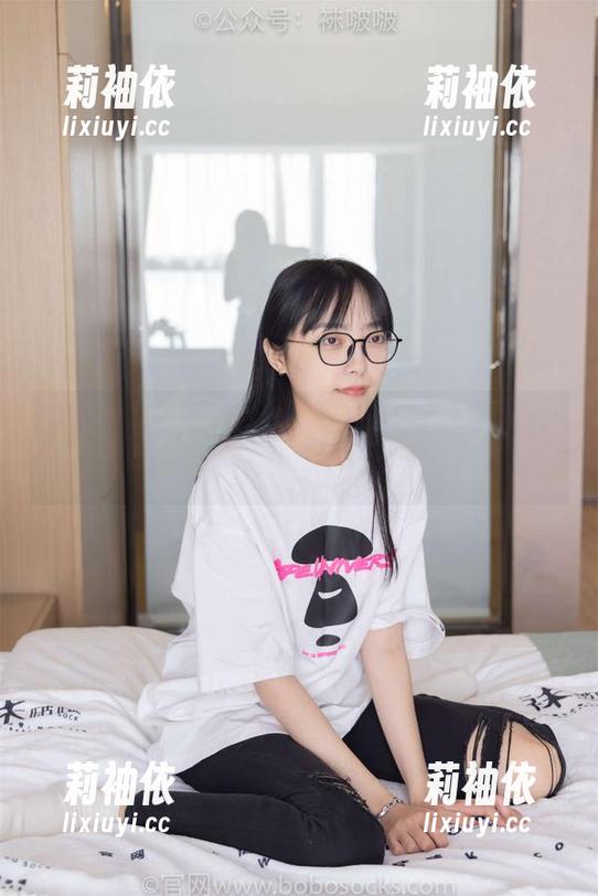 袜啵啵-糯米 袜啵啵 - 两双平底鞋与一位糯米女神,高清壁纸唤醒你心底的慵懒!