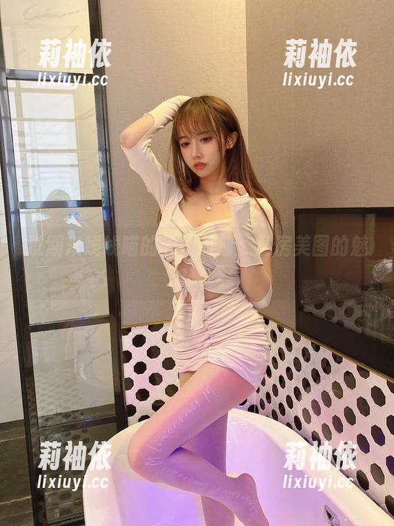 过期米线线喵的天使时刻：私房美图的魅力揭晓