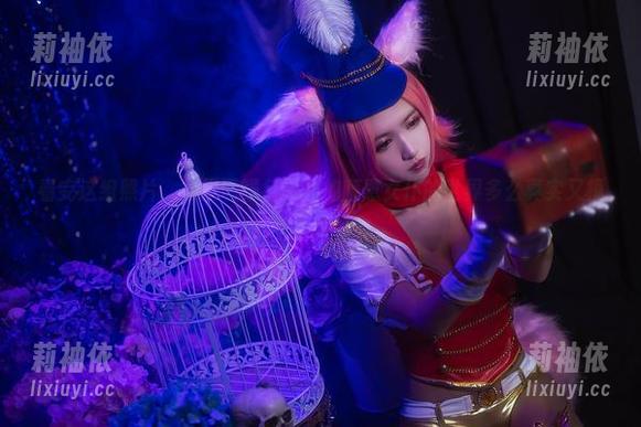 看完这组照片，才发现鳗鱼霏儿加藤惠女仆的世界多么真实又模糊