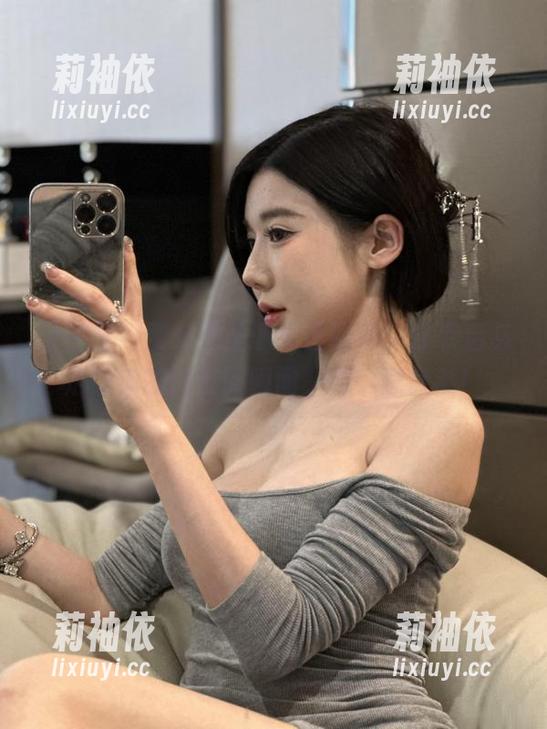 微密圈 - 黎允熙圣诞女王图包，分享后必定让你的朋友圈瞬间‘冬’意盎然！